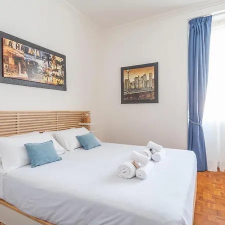 Modern 2bdr Vibrant Prati Neighborhood Apartment *