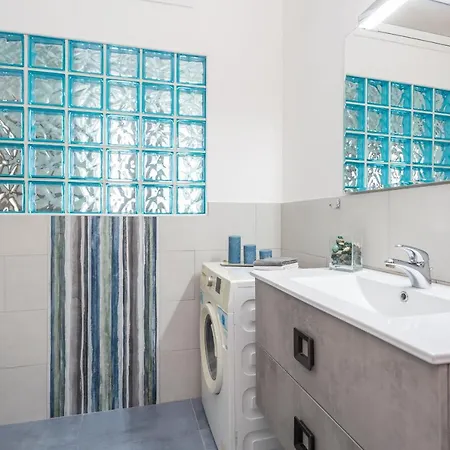 Modern 2bdr Vibrant Prati Neighborhood