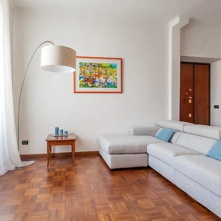 Modern 2bdr Vibrant Prati Neighborhood Apartment Rome