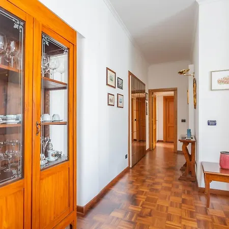 Apartment Modern 2bdr Vibrant Prati Neighborhood Rome