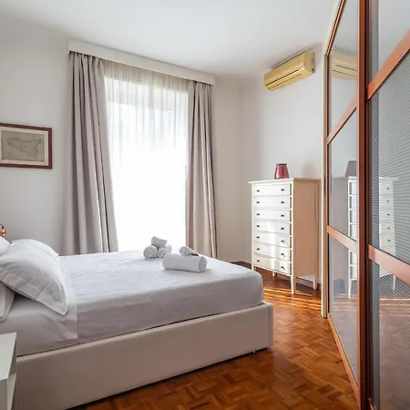 Modern 2bdr Vibrant Prati Neighborhood Apartment *