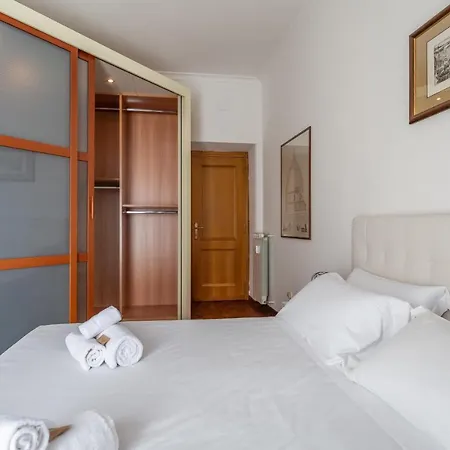 Modern 2bdr Vibrant Prati Neighborhood Apartment