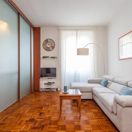 Apartment Modern 2bdr Vibrant Prati Neighborhood *