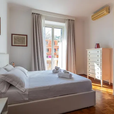 Apartment Modern 2bdr Vibrant Prati Neighborhood